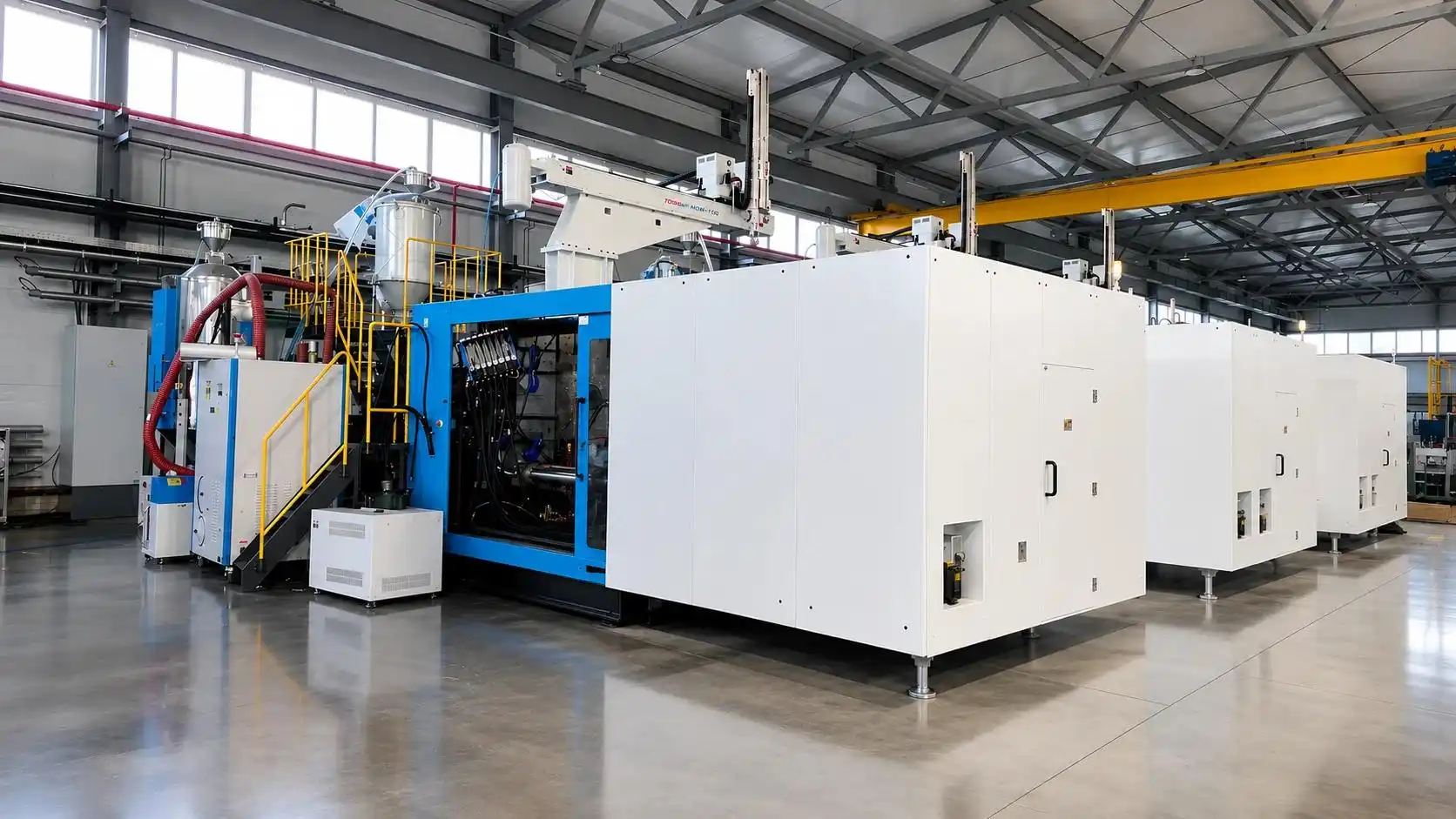 Новые термопластавтоматы Topstar CMT-550TH и CMT-1000TH в цехе на складе в Переславле-Залесском